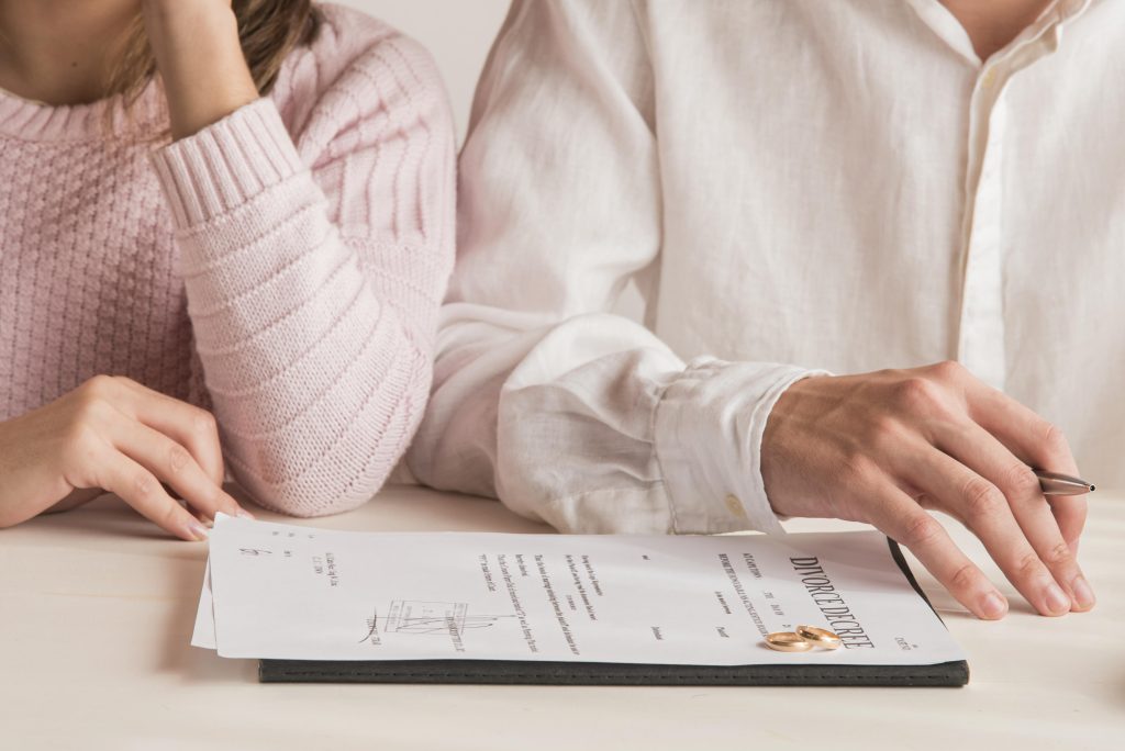 Divorce : comprendre les procédures et leurs conséquences